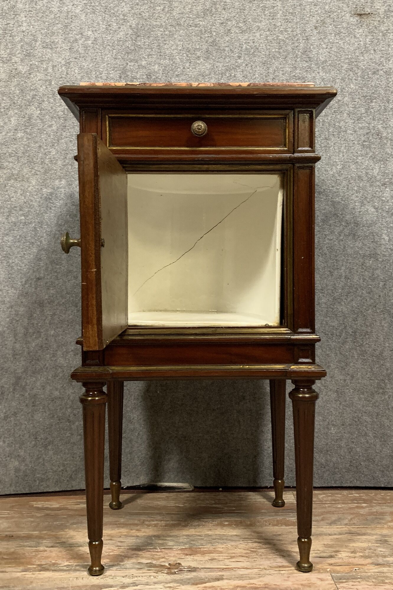 Louis XVI Parisienne bedside table in mahogany and golden copper rushes around 1850