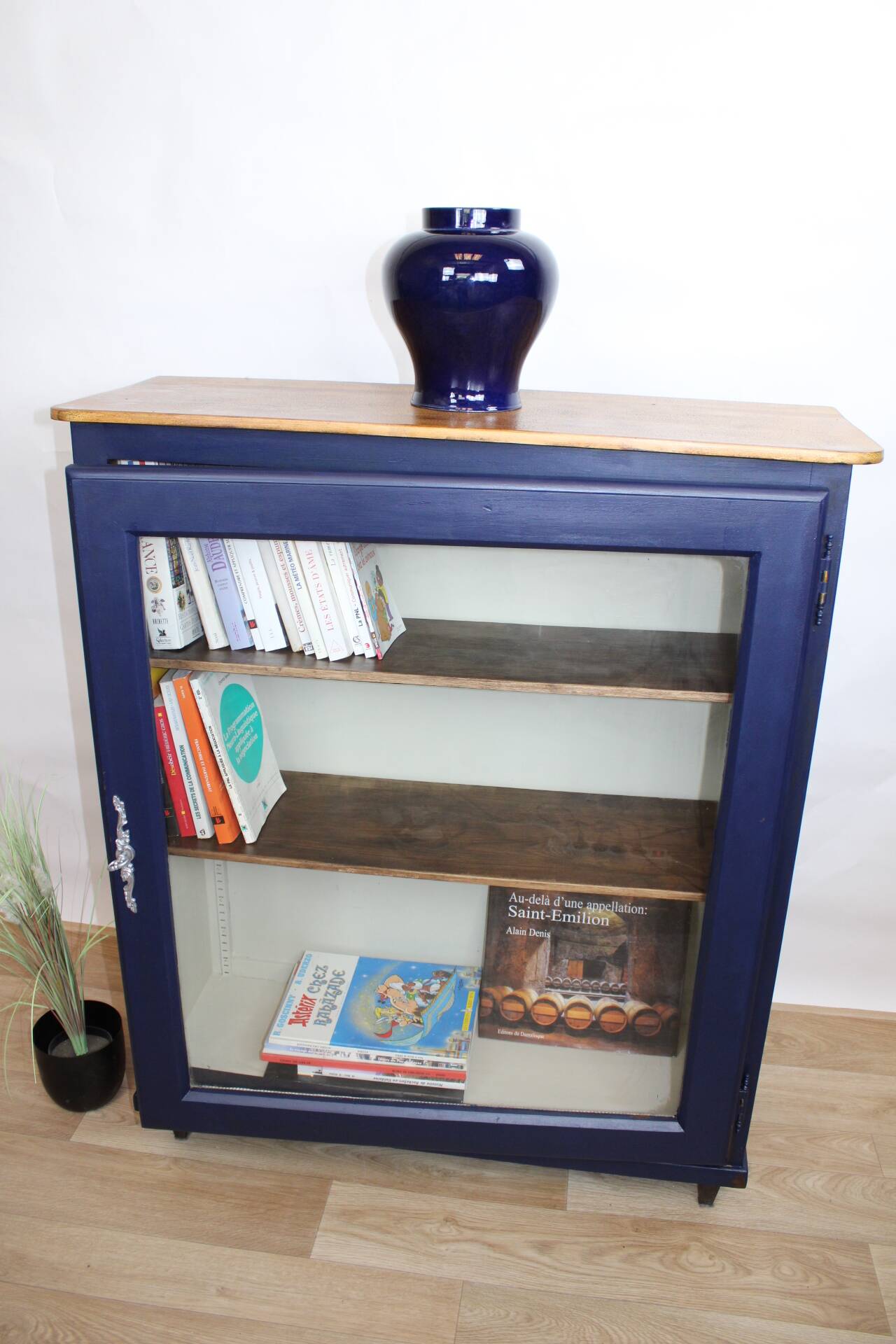 Low glass library
