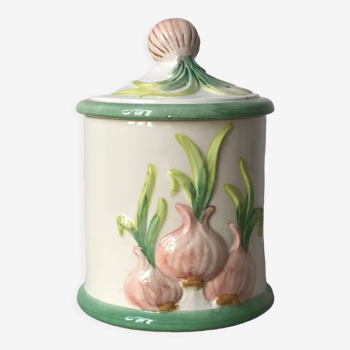 Pot à couvercle en barbotine décoré d'oignons nouveaux / ails. Fabricant : HANDARBEIT Italy