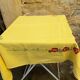 Petite nappe vintage jaune brodée et 12 serviettes