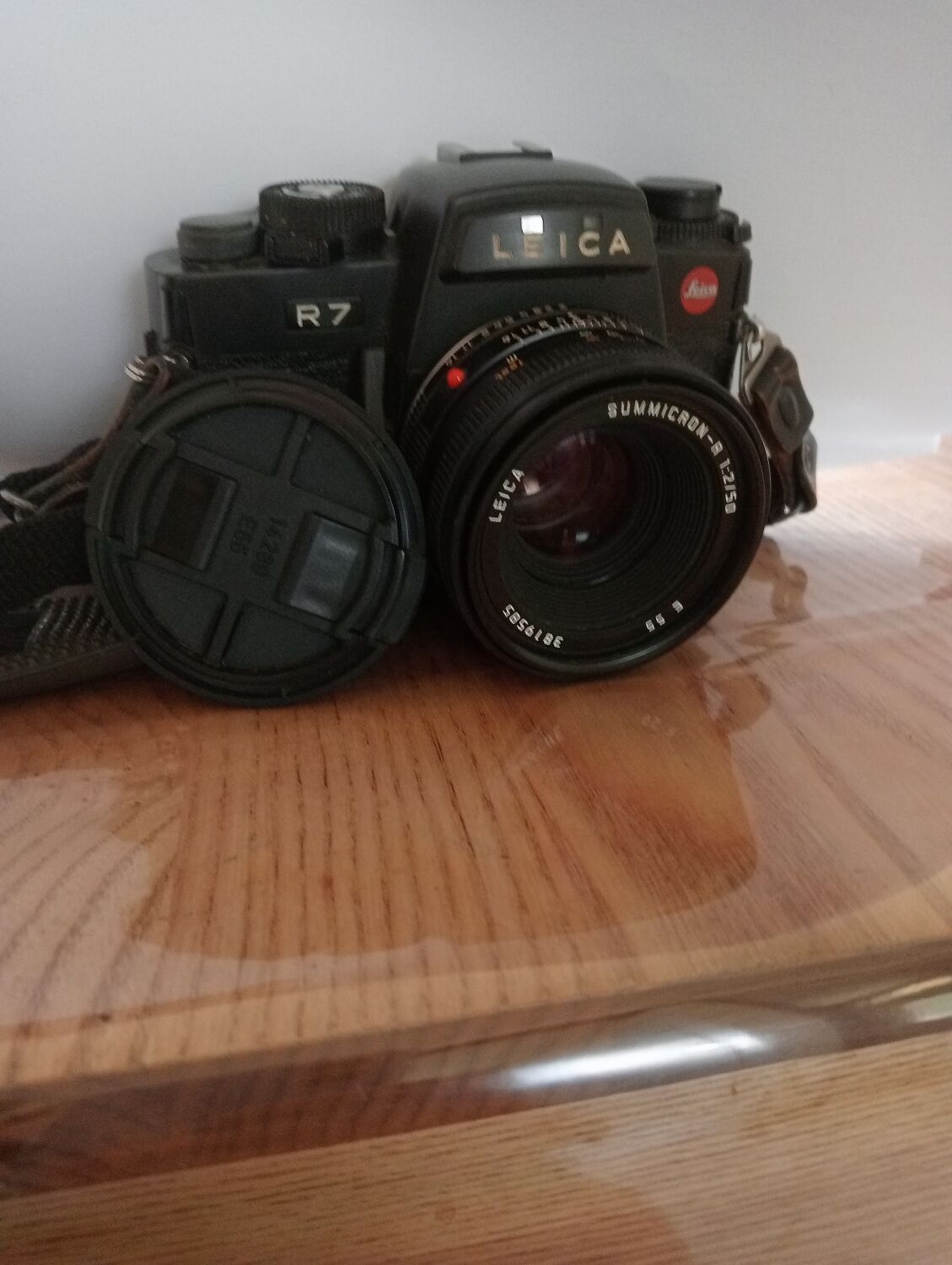 Leica r7 camera