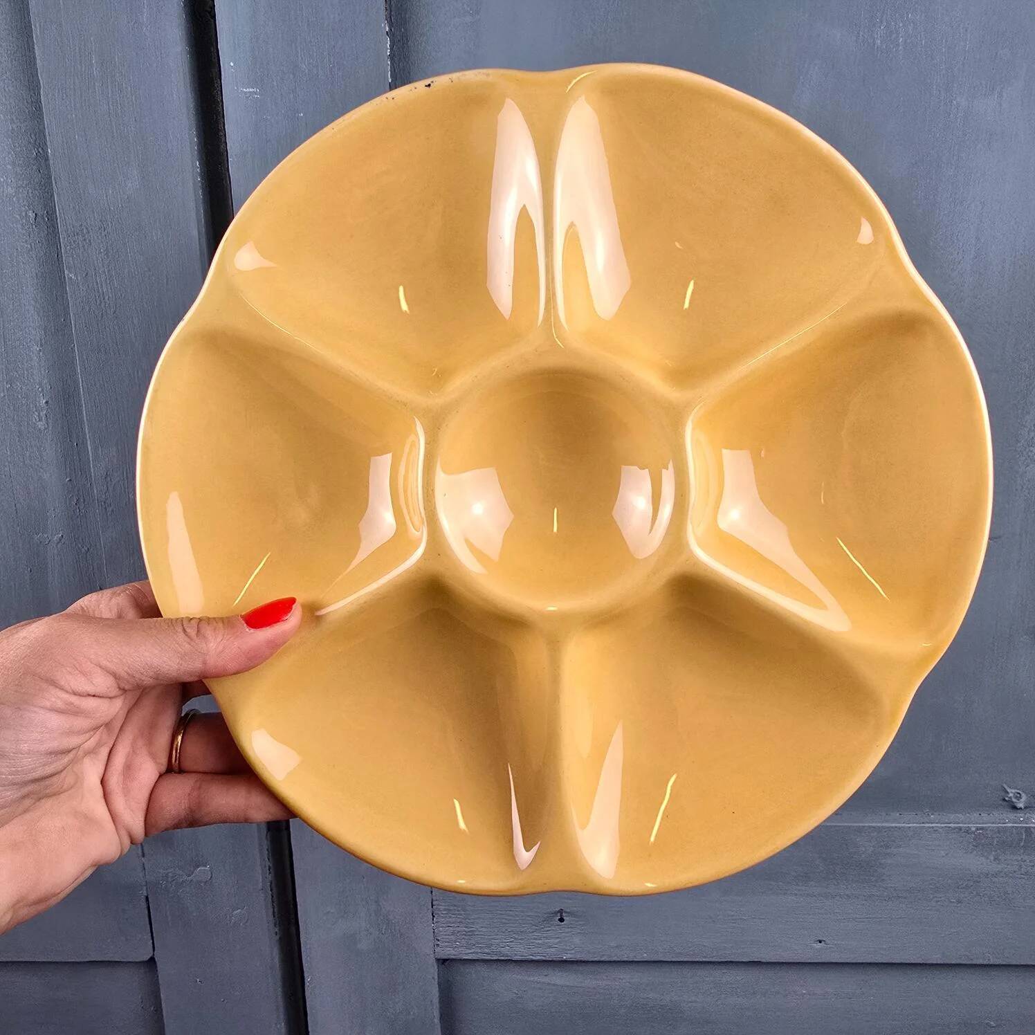 Gien ochre yellow oyster plate – Seafood & wall decor