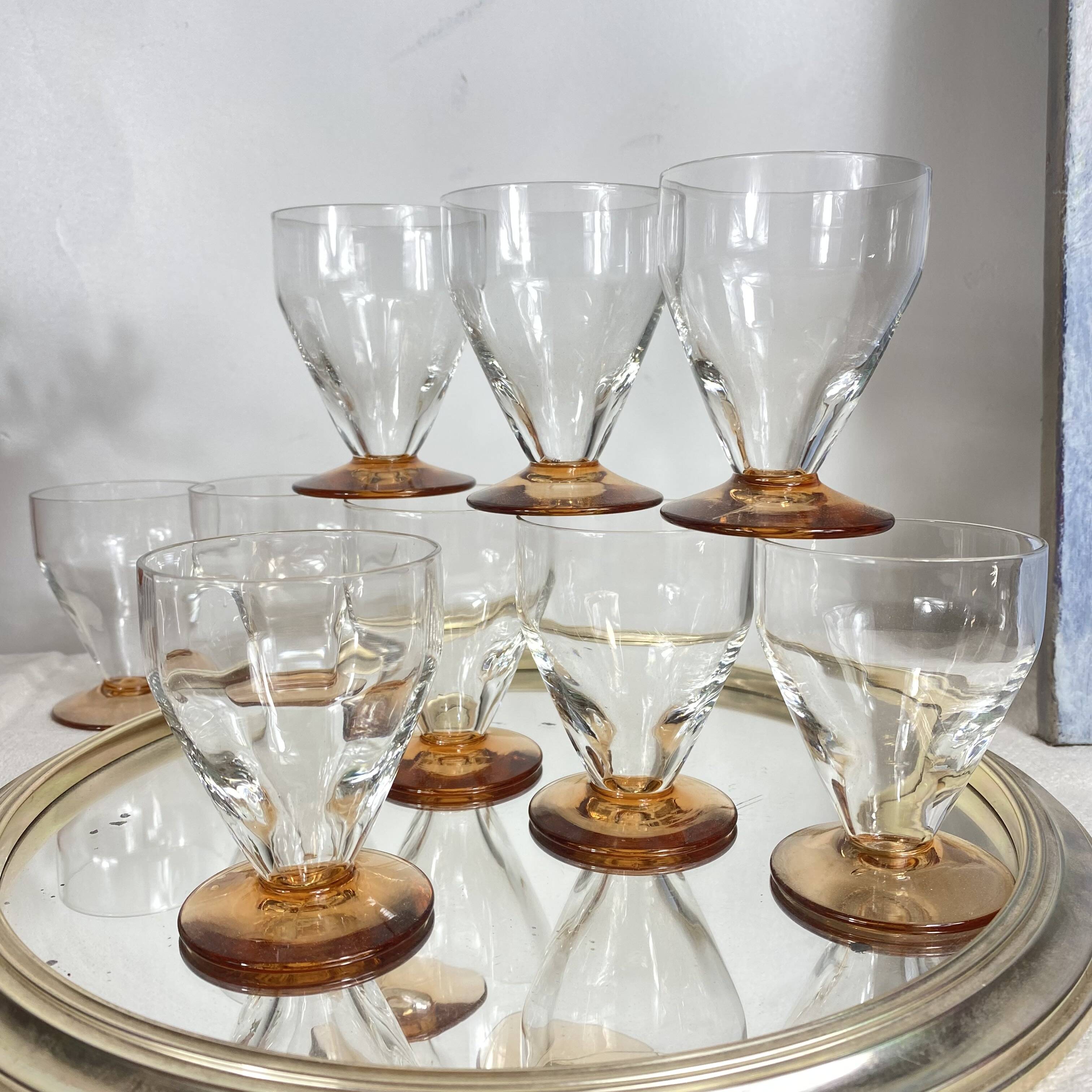 9 Art Deco wine or water glasses with amber stems, 9 cl.