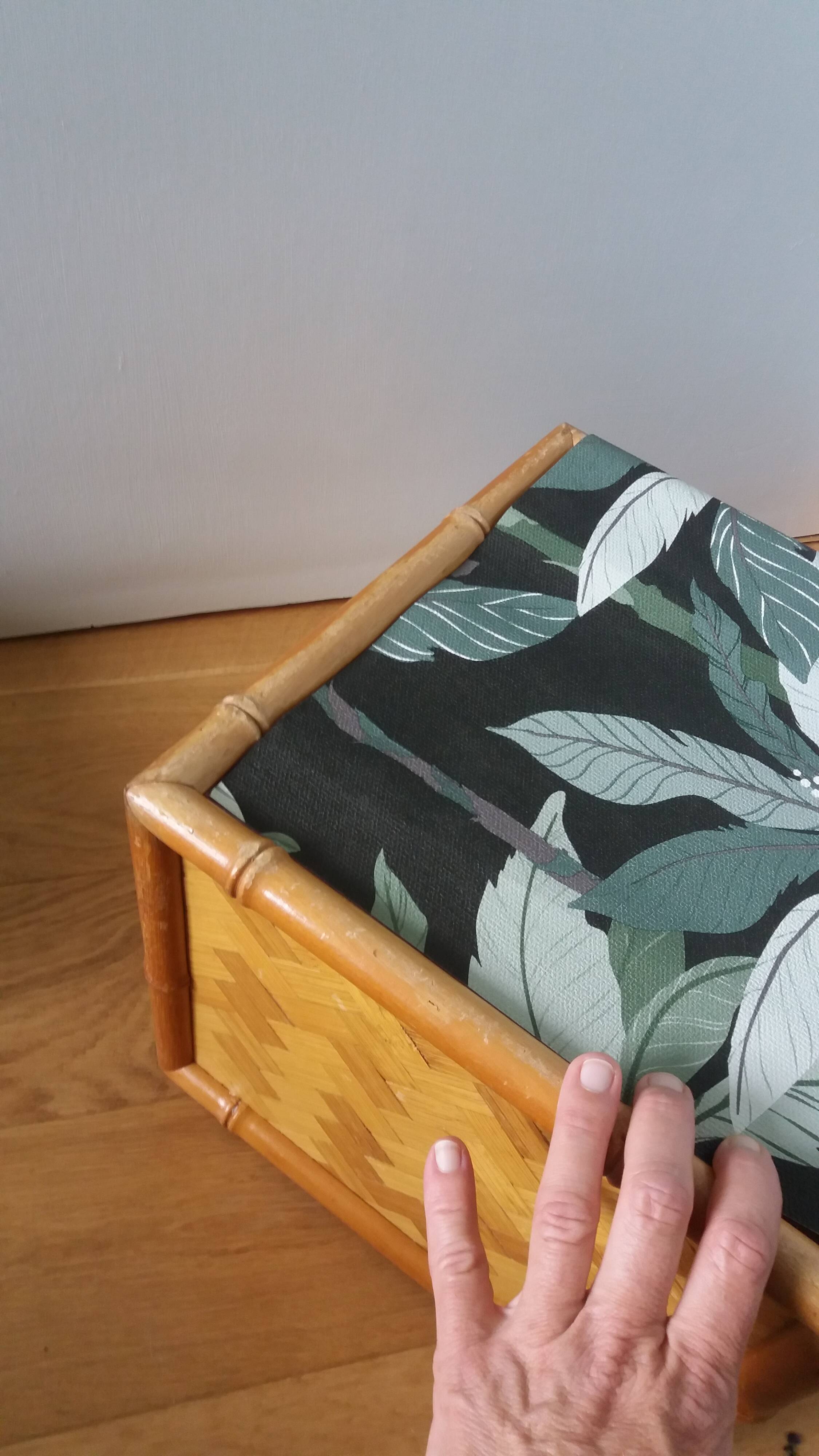 Cache pot, storage box in wood and rattan.