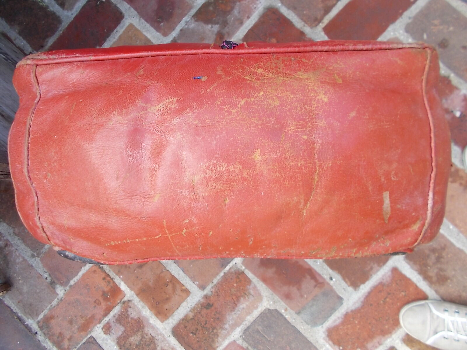 Red and black moroccan pouf
