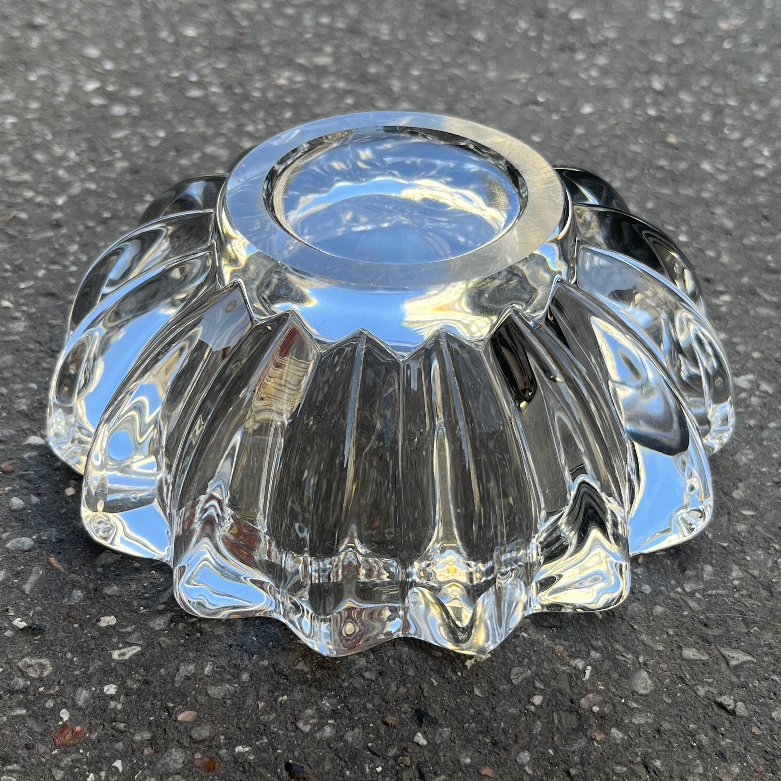 Art Deco molded glass ashtray by Pierre D'Avesn - Art Deco pocket emptier
