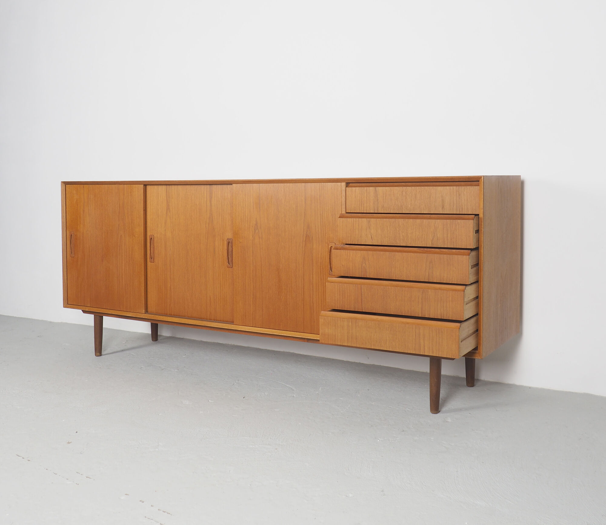 Vintage Danish design sideboard in teak, 1960's