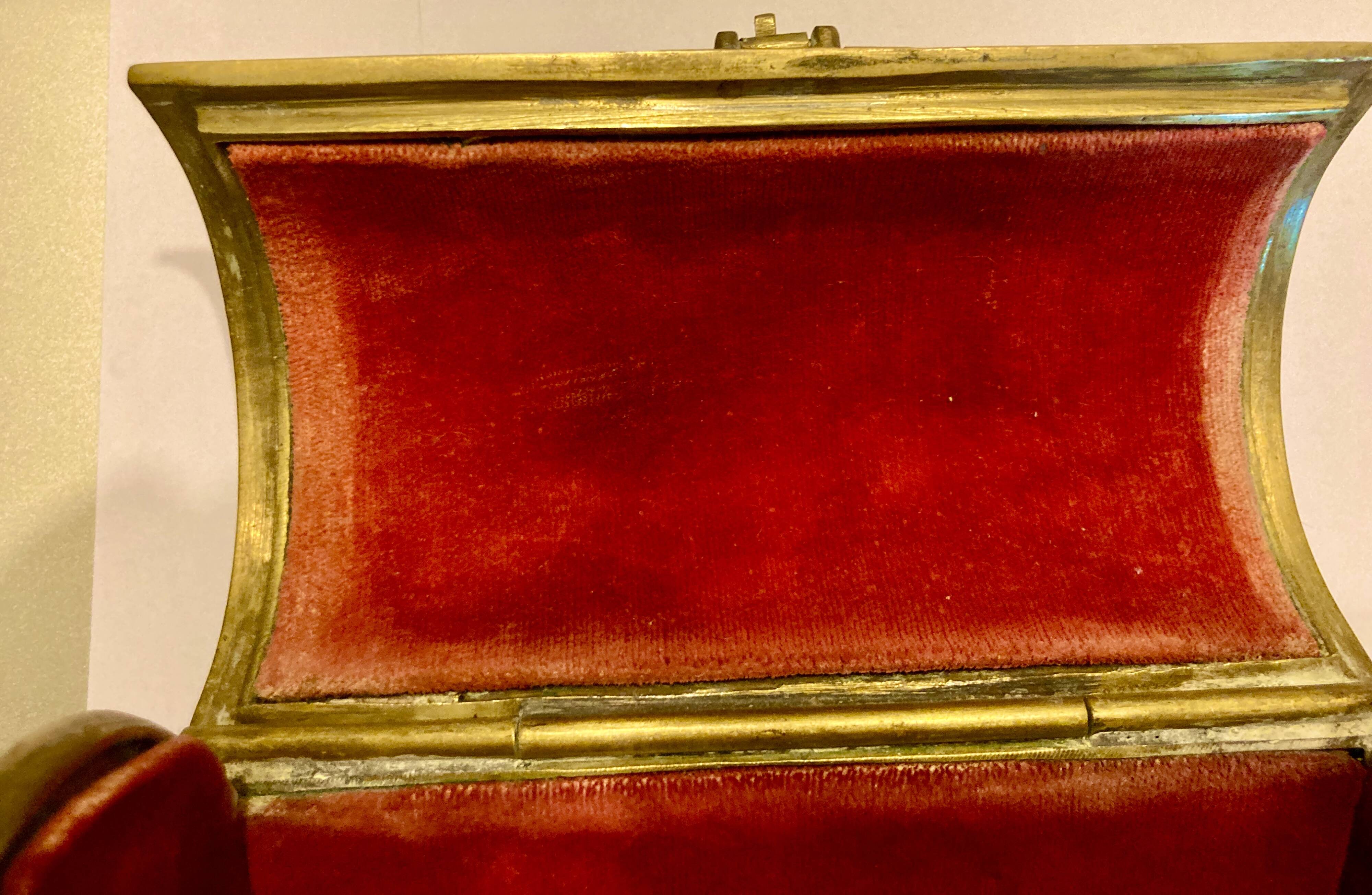 Jewelry chest with its bronze key, Renaissance style, 19th century fleur-de-lis decoration