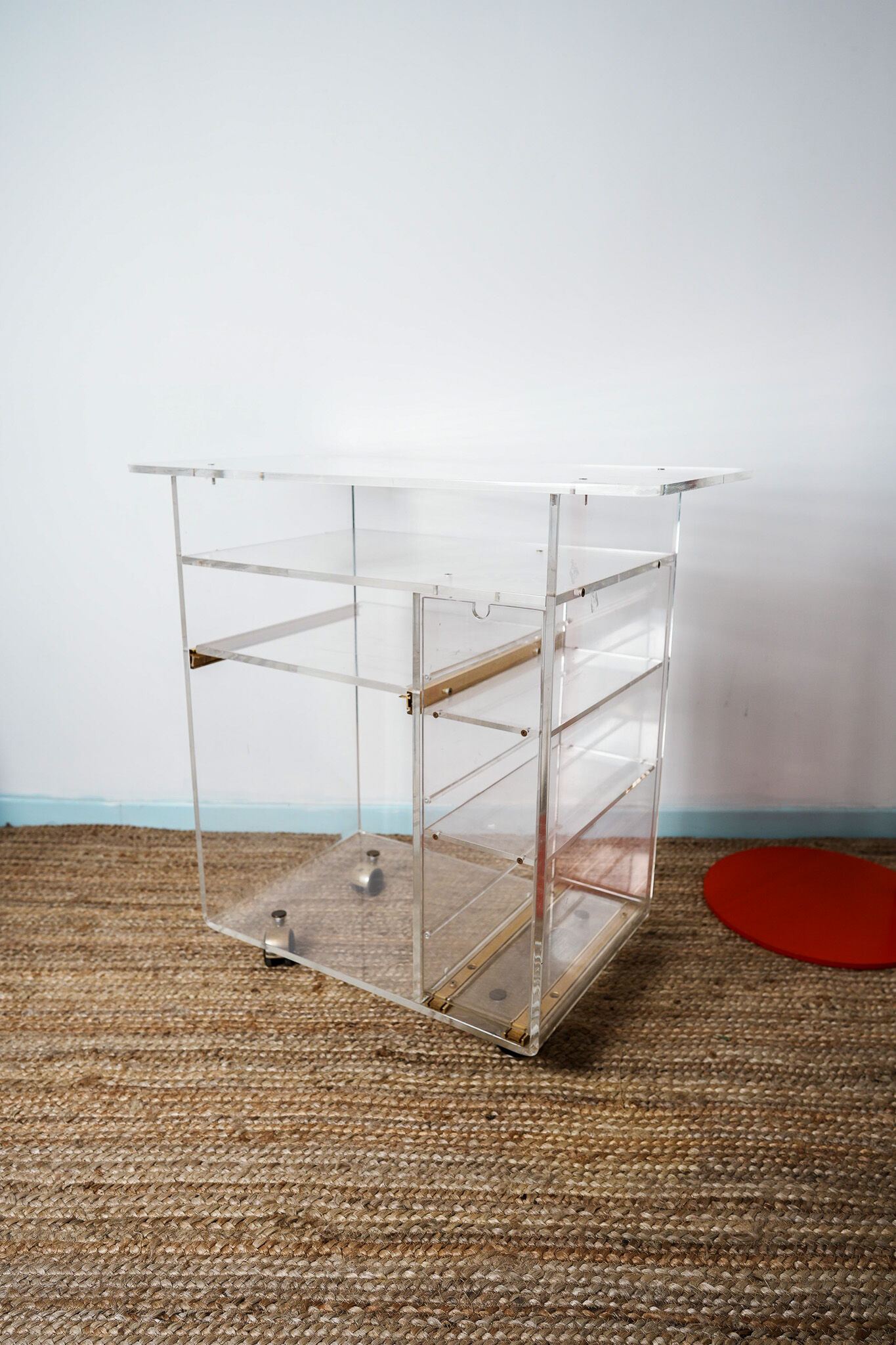 Plexiglas furniture of 'invisible de marais'