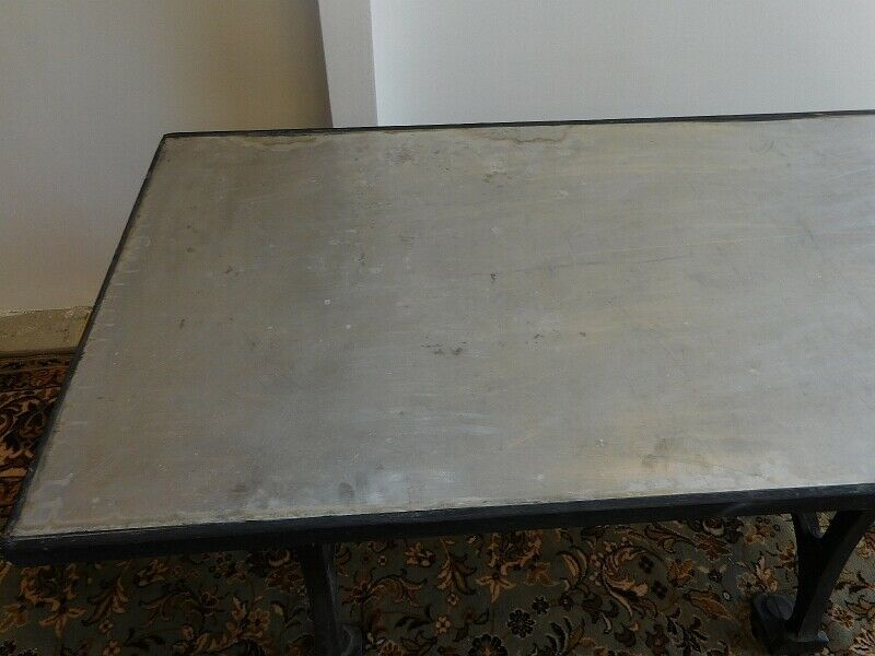 Table cast foot and zinc tray