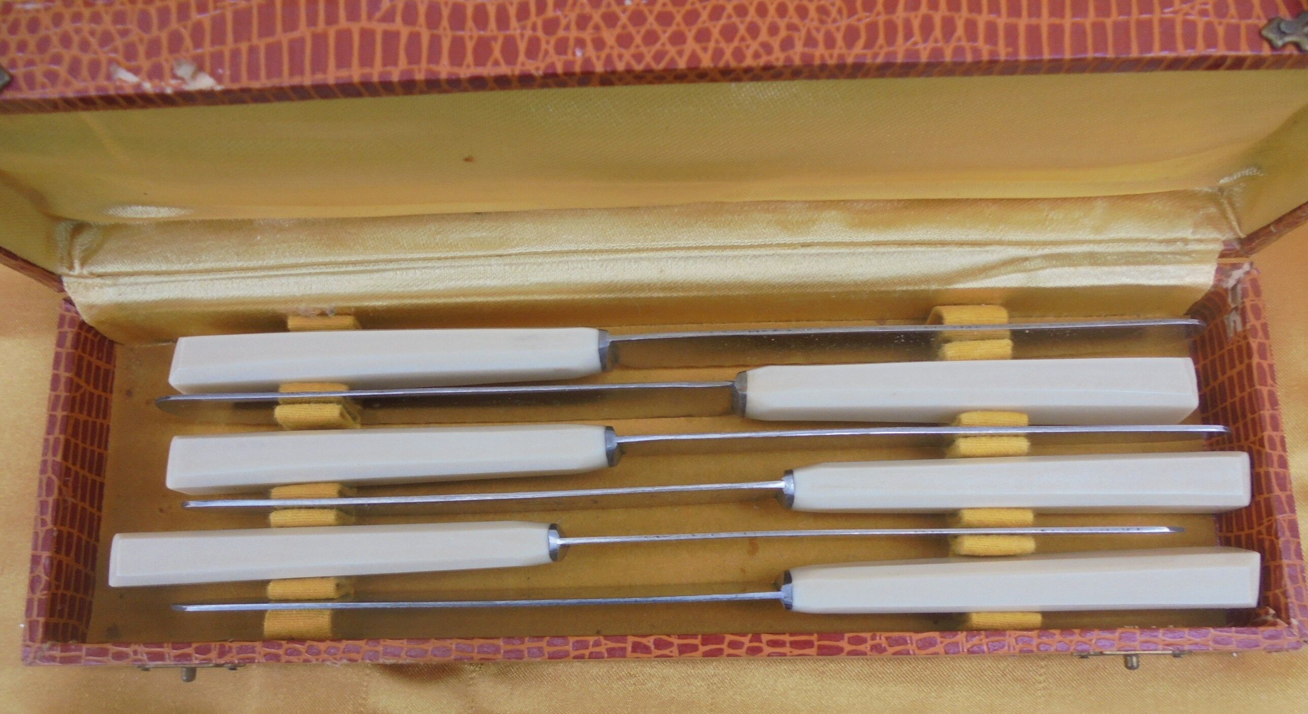 6 vintage knives bakelite handle