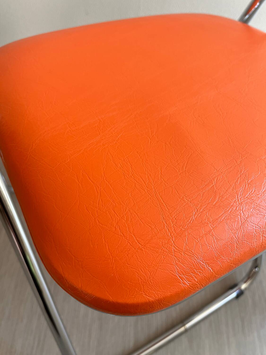 Chaises pliantes vintage chrome / skaï orange Soudexvinyl