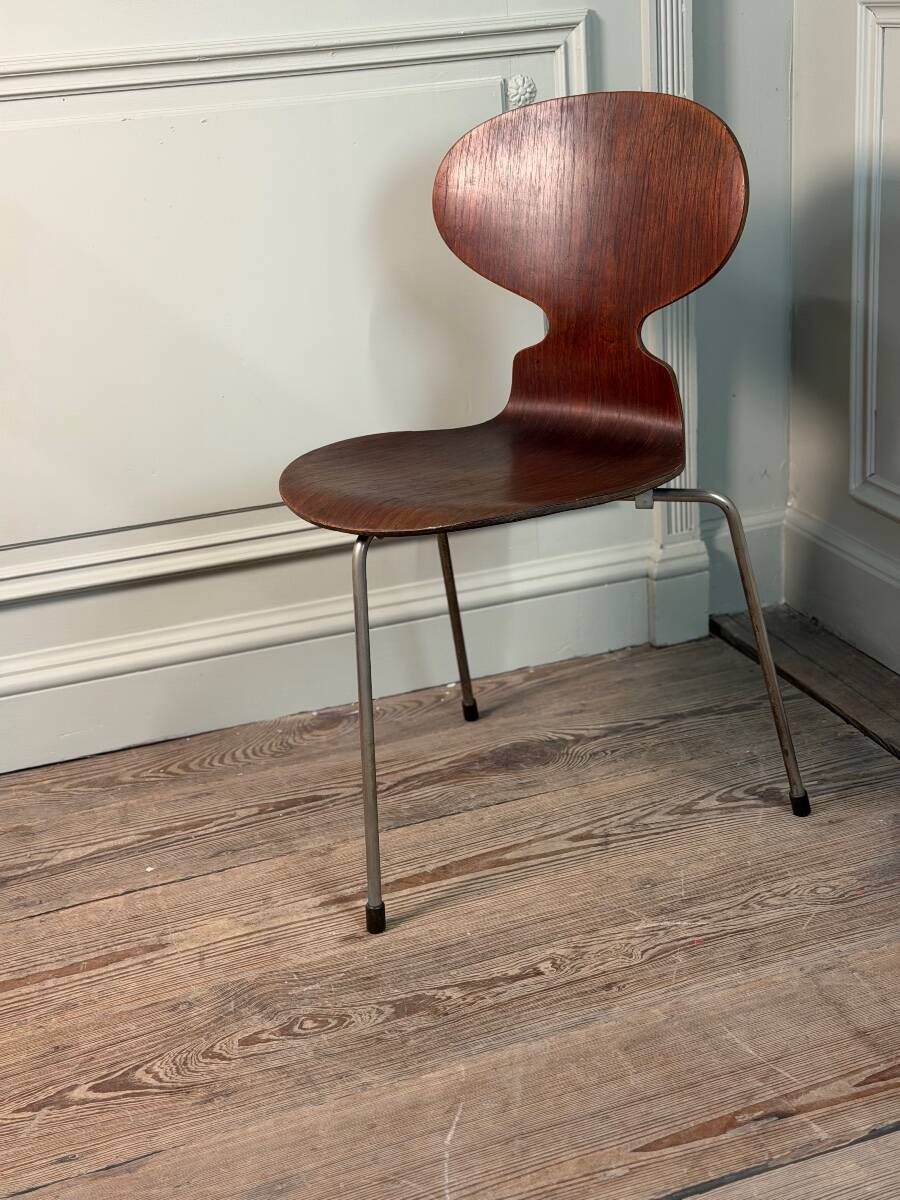 Arne Jacobsen for Fritz Hansen, "Ant" chair, model 3100, first version with three legs.