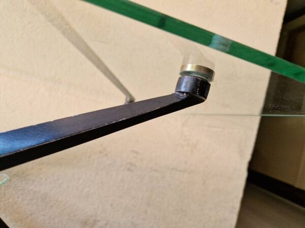 Jarden France Table basse à double plateaux de verre, piètement en métal