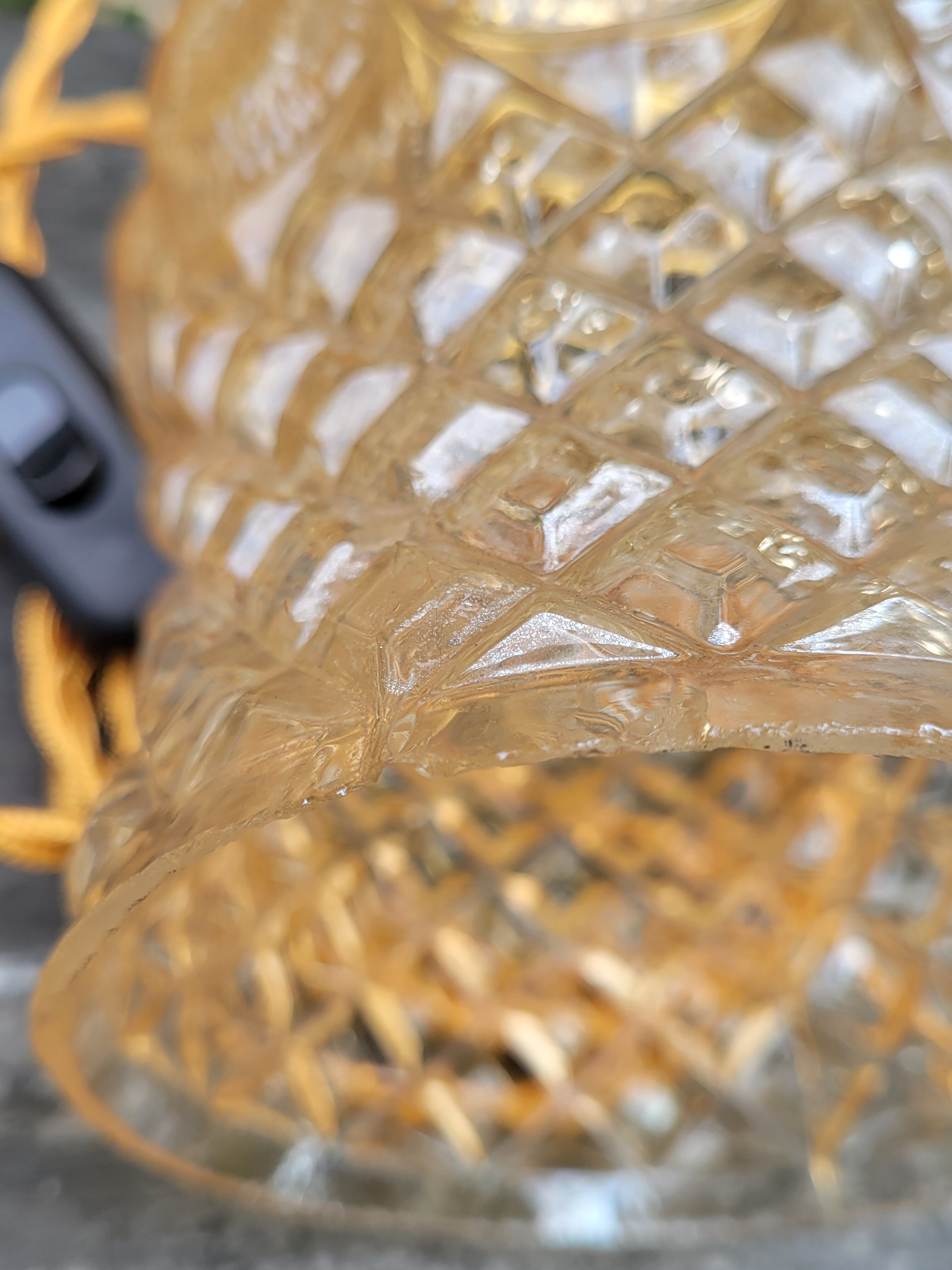 Moulded glass globe walking lamp