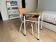Bureau d’écolier ancien avec chaise
