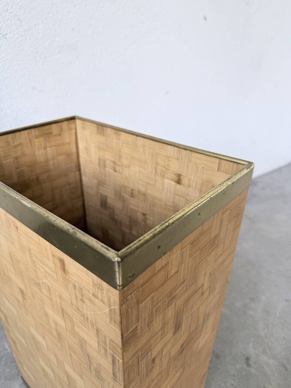 Woven wicker umbrella stand and brass Metal Linea Nova 1960