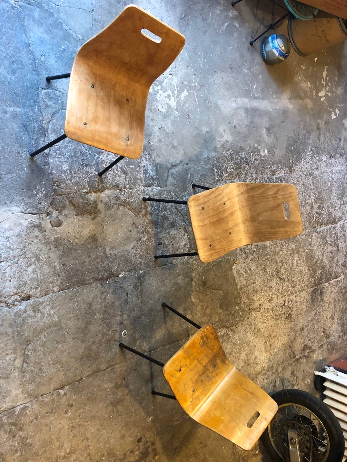 50/60 thermoformed wooden chairs