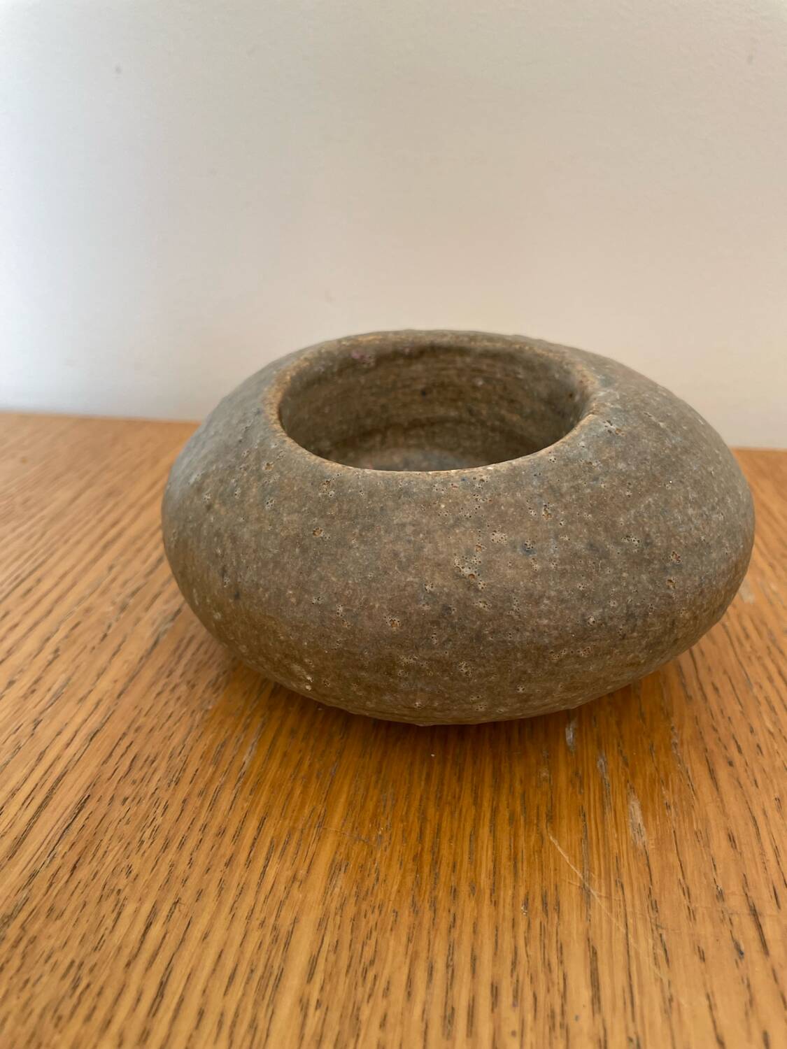 Ceramic sculpture pocket emptier by Gérald Olivier