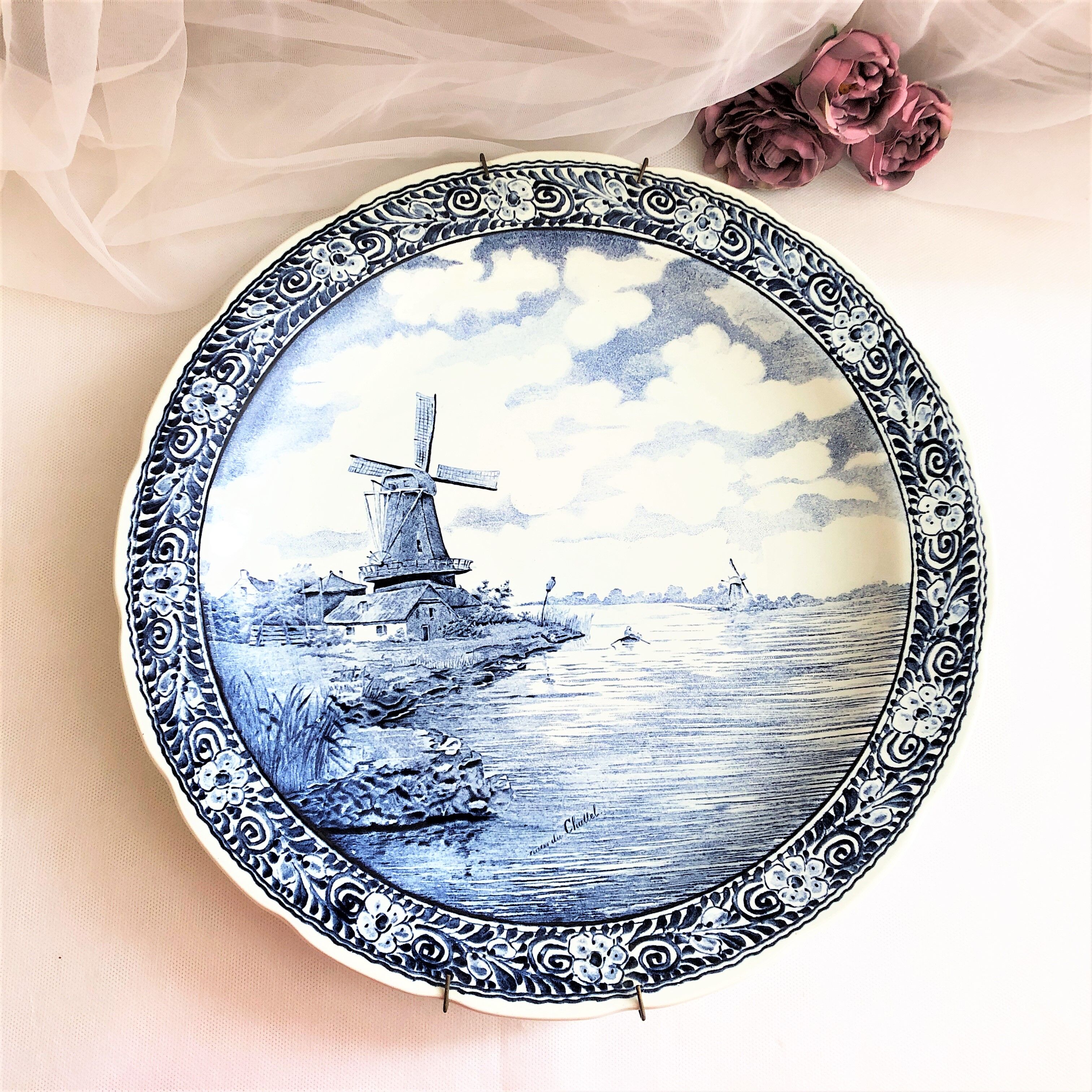 Hollow dish and wall hanger earthenware M.R.L Boch Delft's 39.5 cm