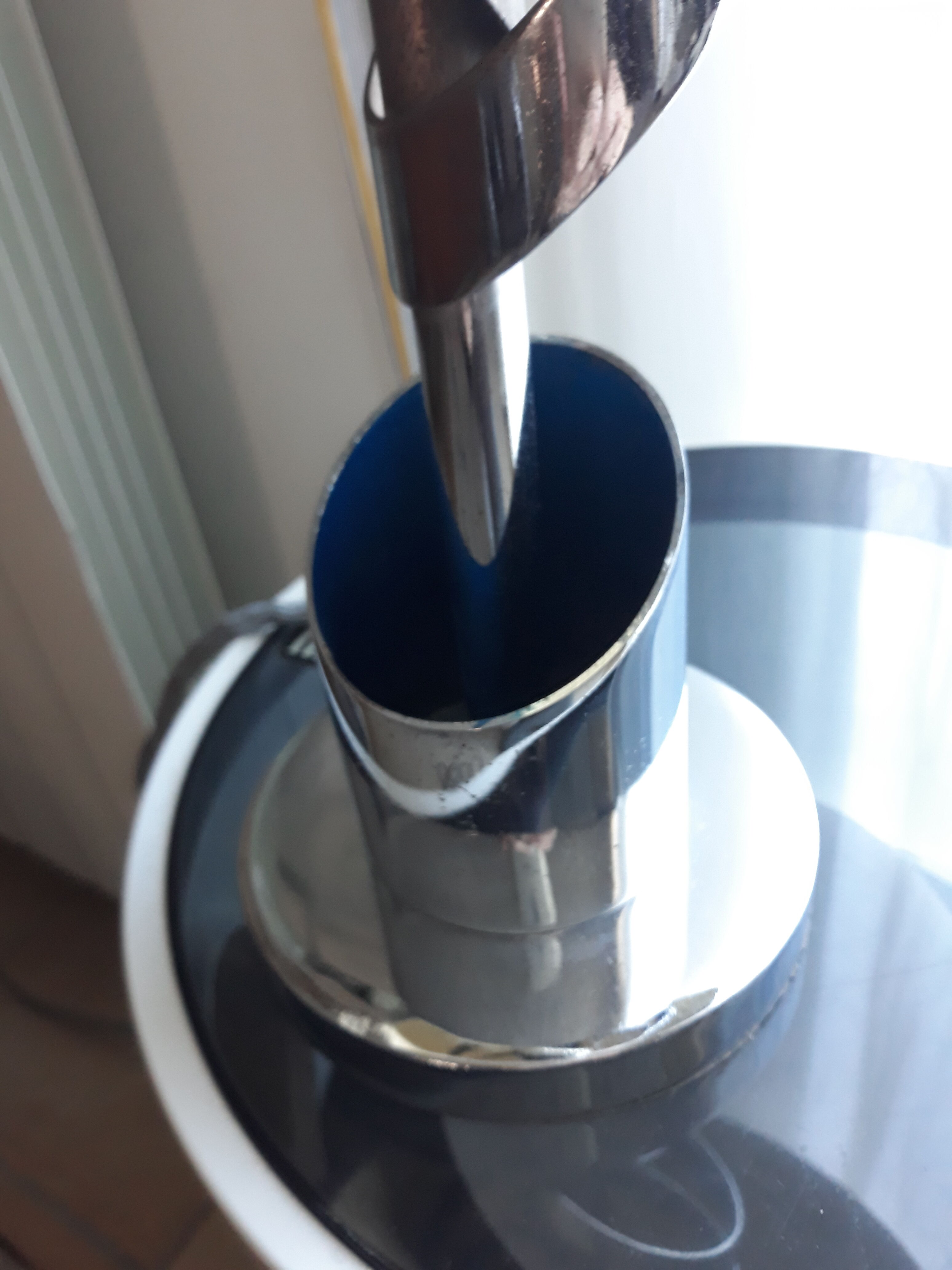 Light 70s brushed aluminium