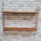 Etagere vintage scandinave 1960 bois exotique massif et metal chromé or 82x83