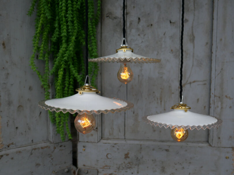 Suspension with lace opaline lampshade