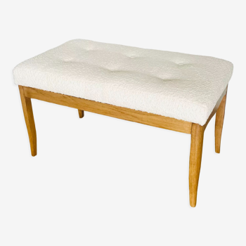 Oak bench, white fabric