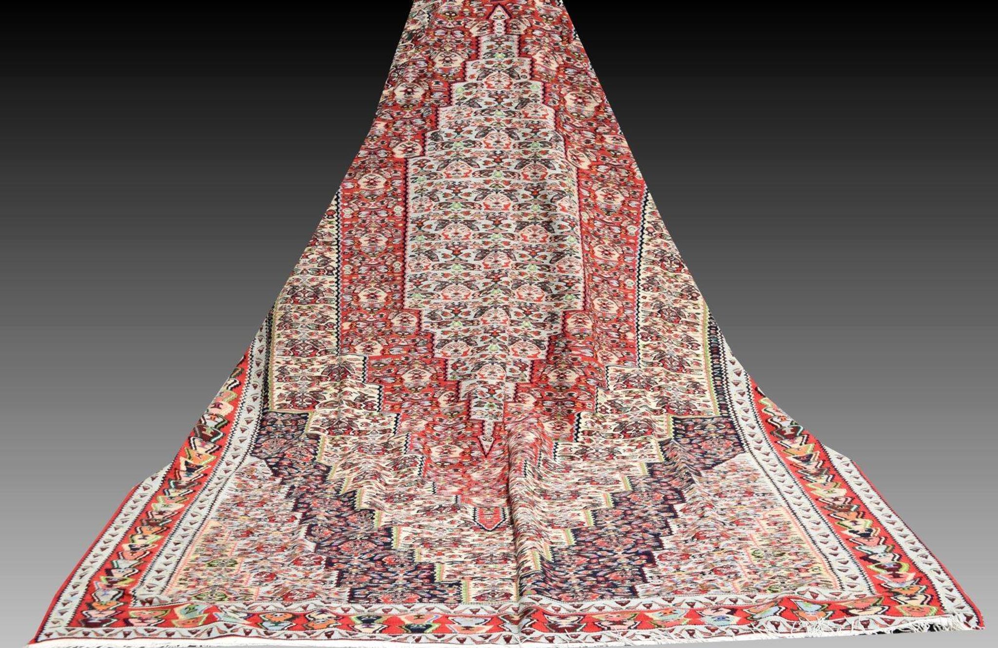 Kilim Rug: Senneh Iran: 2.95 x 2.00 metres - "Galerie Sardje"