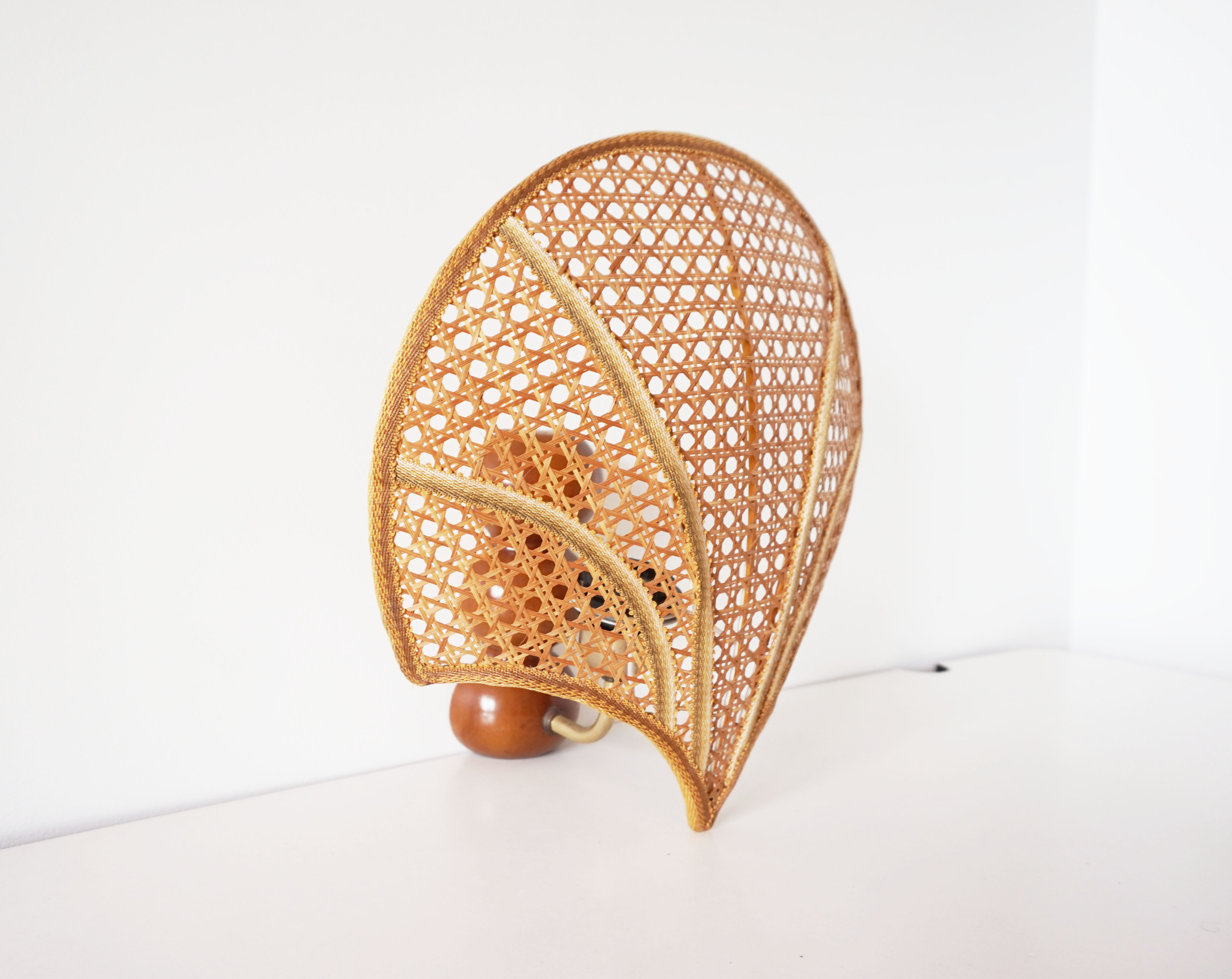 Apply shell in vintage cannage