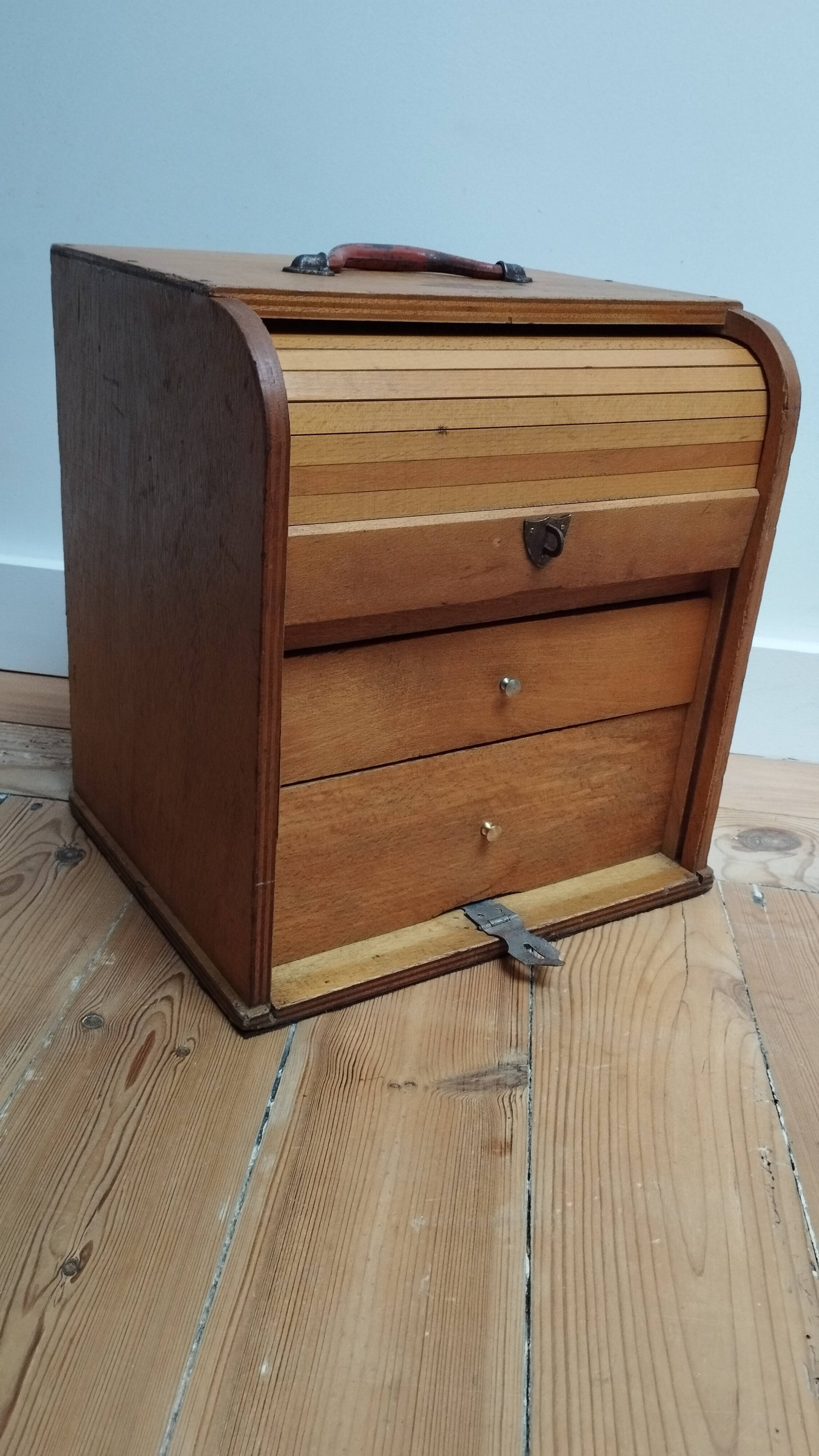 Persian representative case circa 1940-1950 "HOLY France"