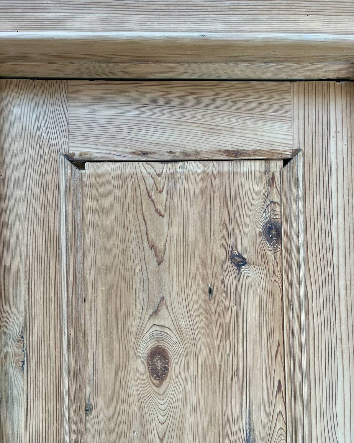Armoire anglaise en pin, restaurée
