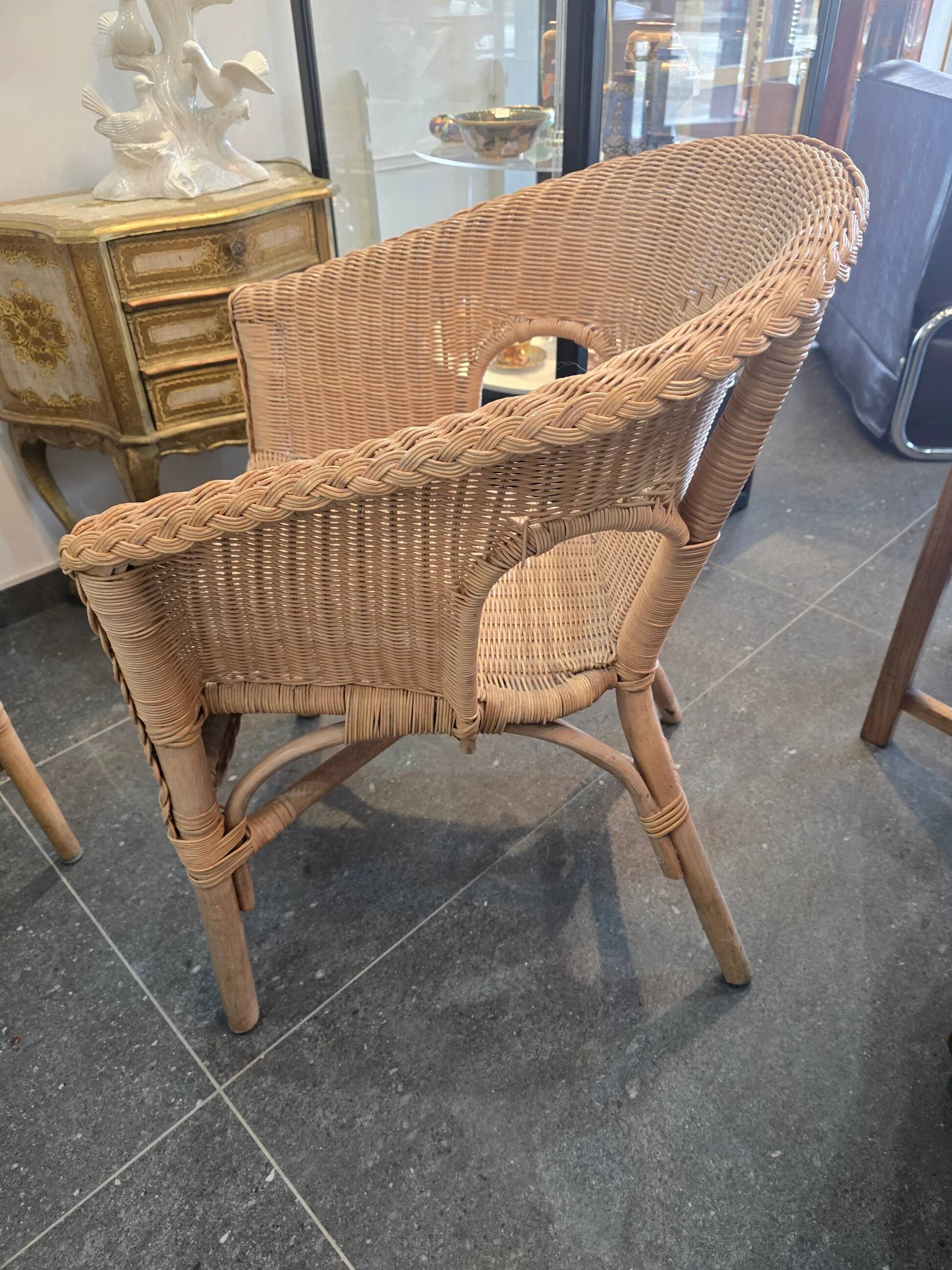 Pair of woven rattan armchairs – Vintage