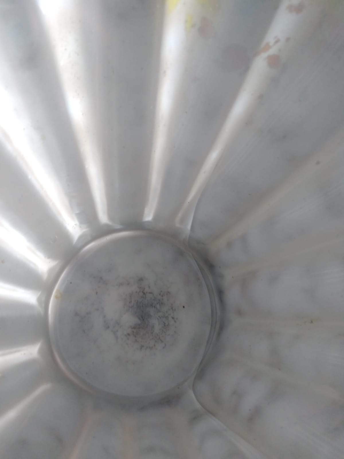 Vase glass paste metal frame