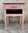 Table de chevet vintage, style romantique, rose poudré, années 60
