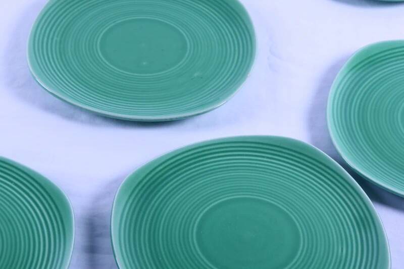 Set of 6 small vintage green plates from Sarreguemines.