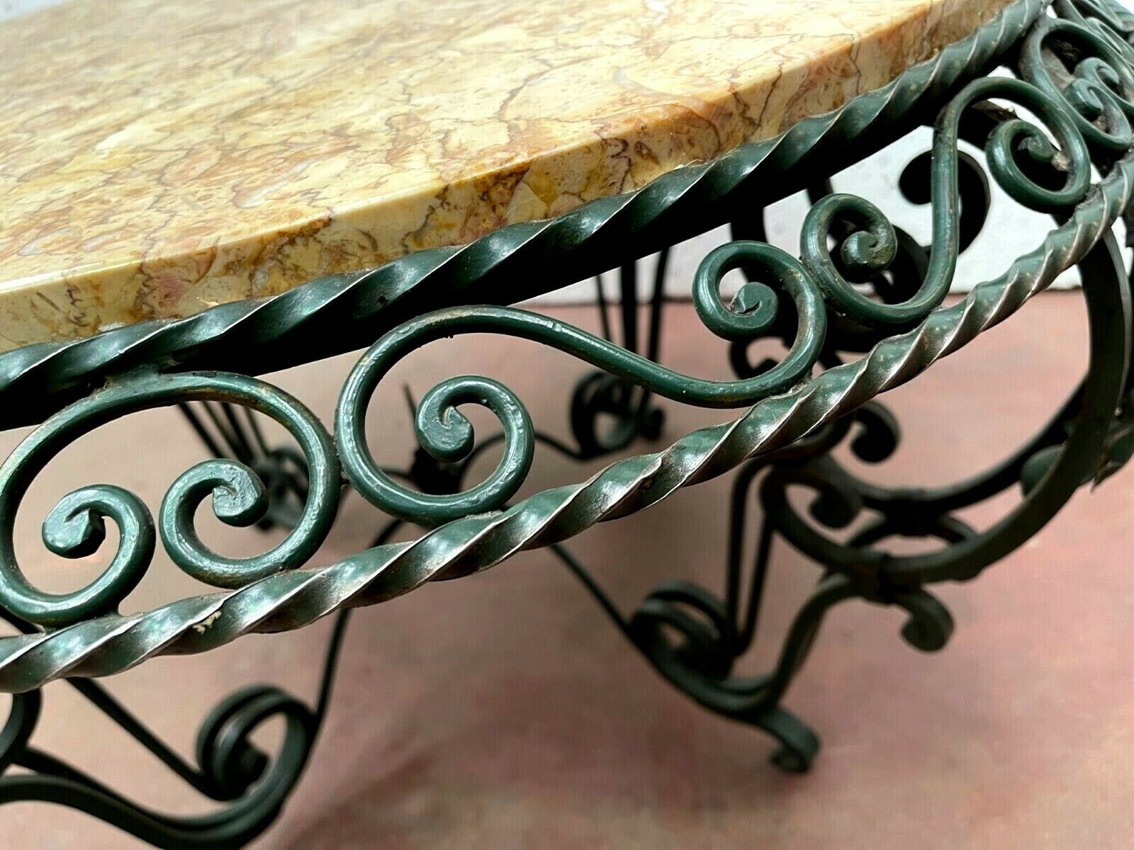 Round living room table in wrought iron and marble XX century