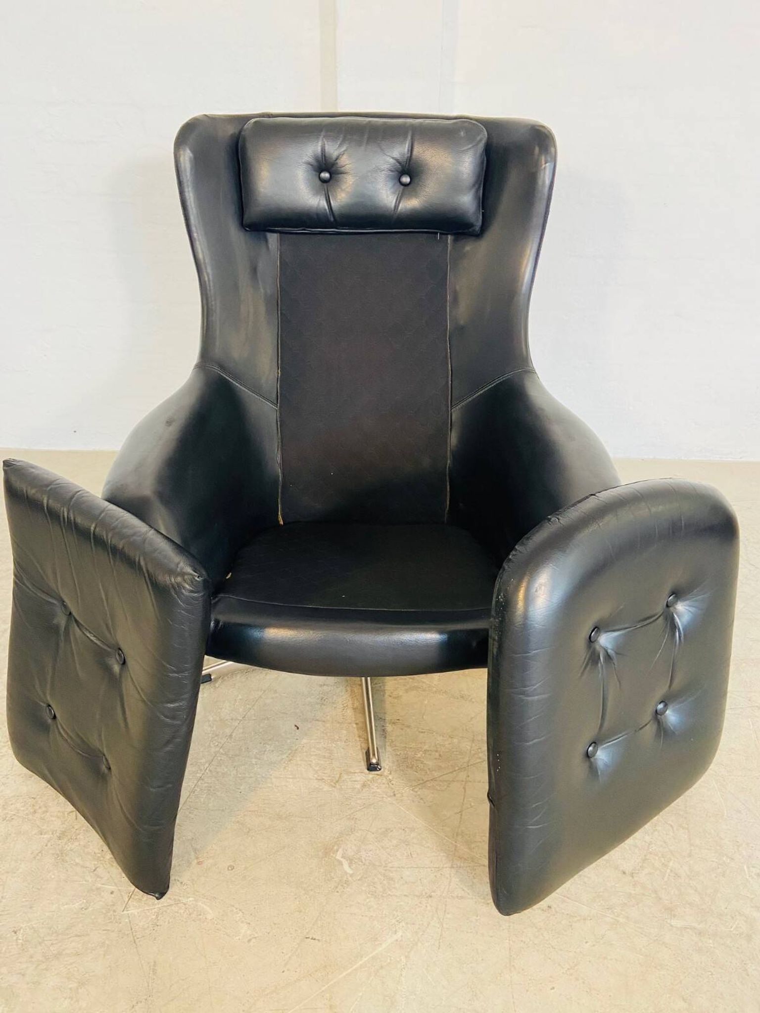 Vintage Danish mid-century black leather swivel chair, 1970s
