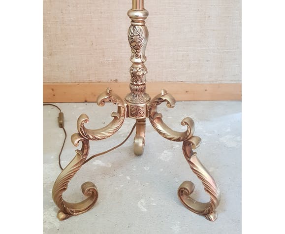 Golden bronze lamppost