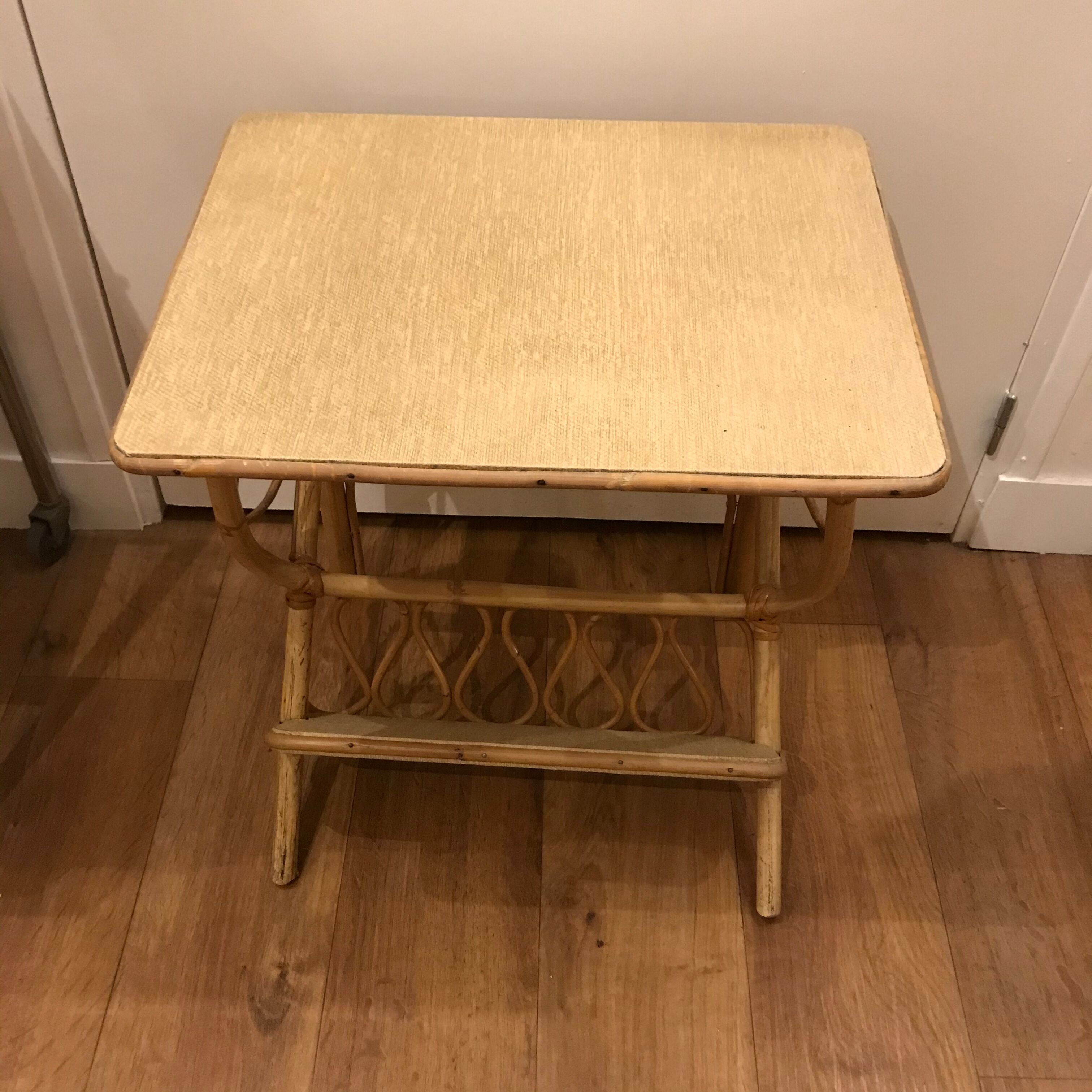 Table de chevet rotin