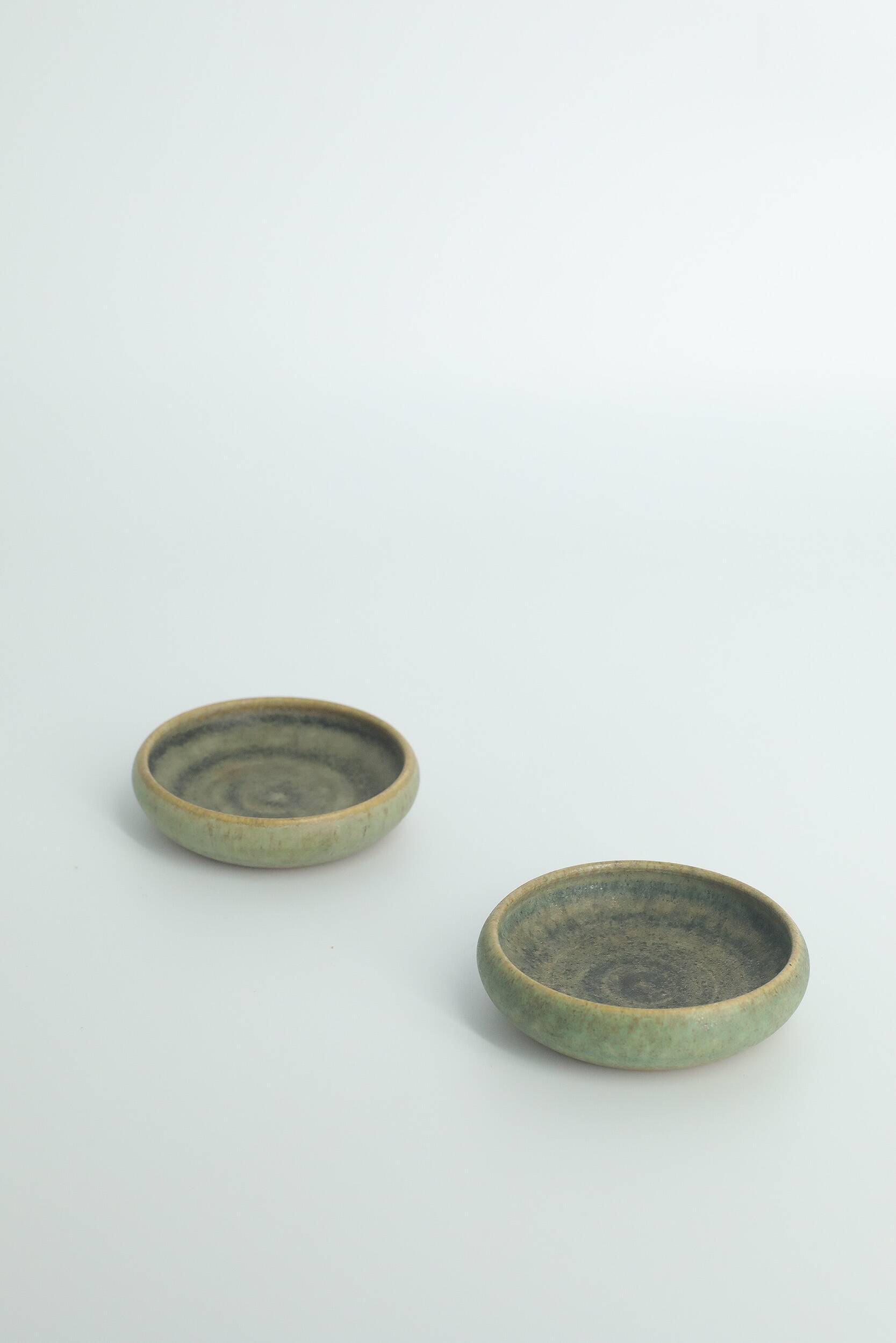 Set of 2 modern Scandinavian collection bowls in sandy brown stoneware by G. Borg.