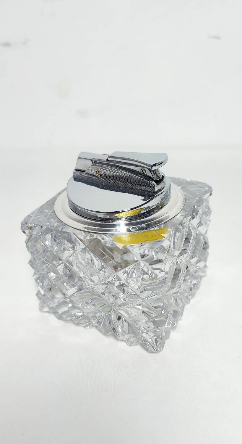 Mechero de cristal tallado. España, 1980s.