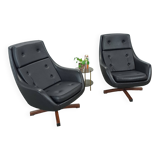 Fauteuil pivotant en similicuir noir provenant de Suède