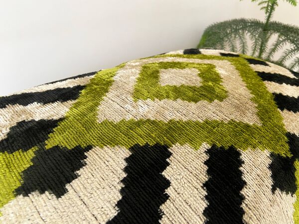 Coussin velours Ikat losanges vert