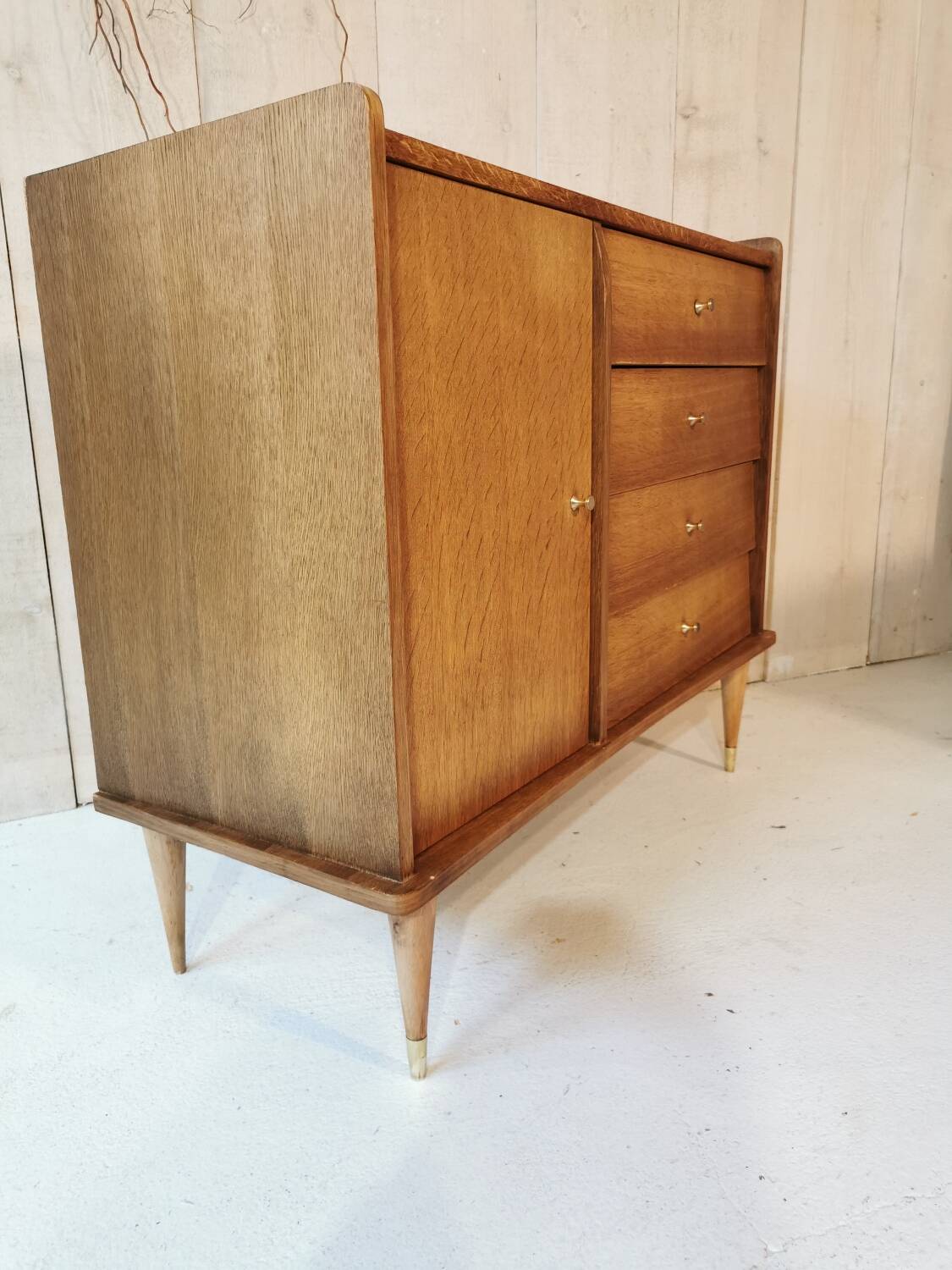 Chest of drawers with 1 door and 4 drawers