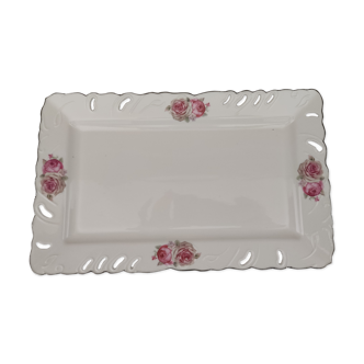 Plat rectangulaire en porcelaine allemande blanche ajourée liseré argenté et roses anciennes