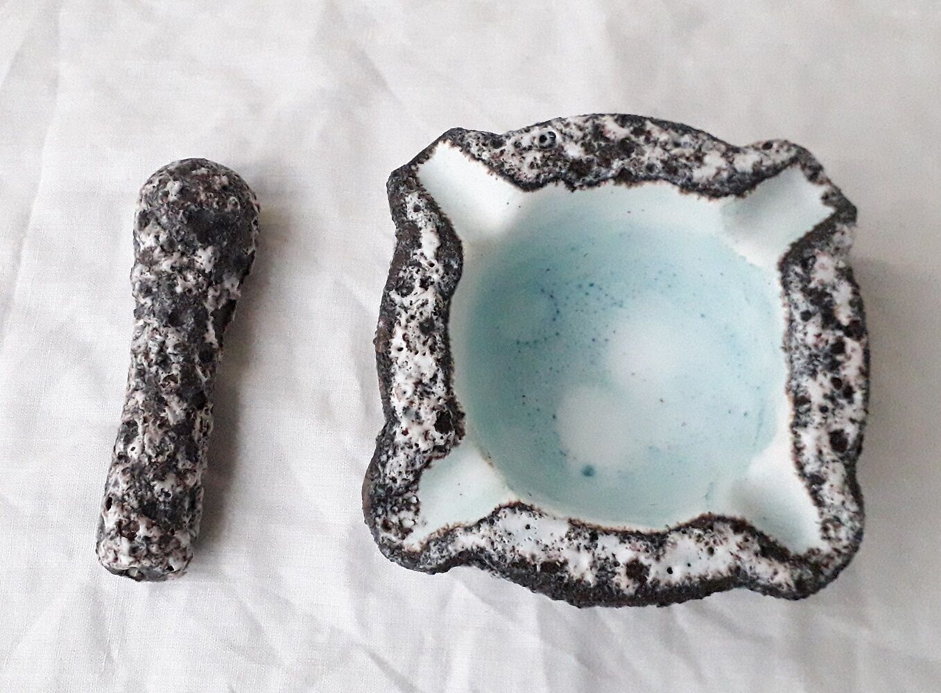 Ceramic mortar fat lava