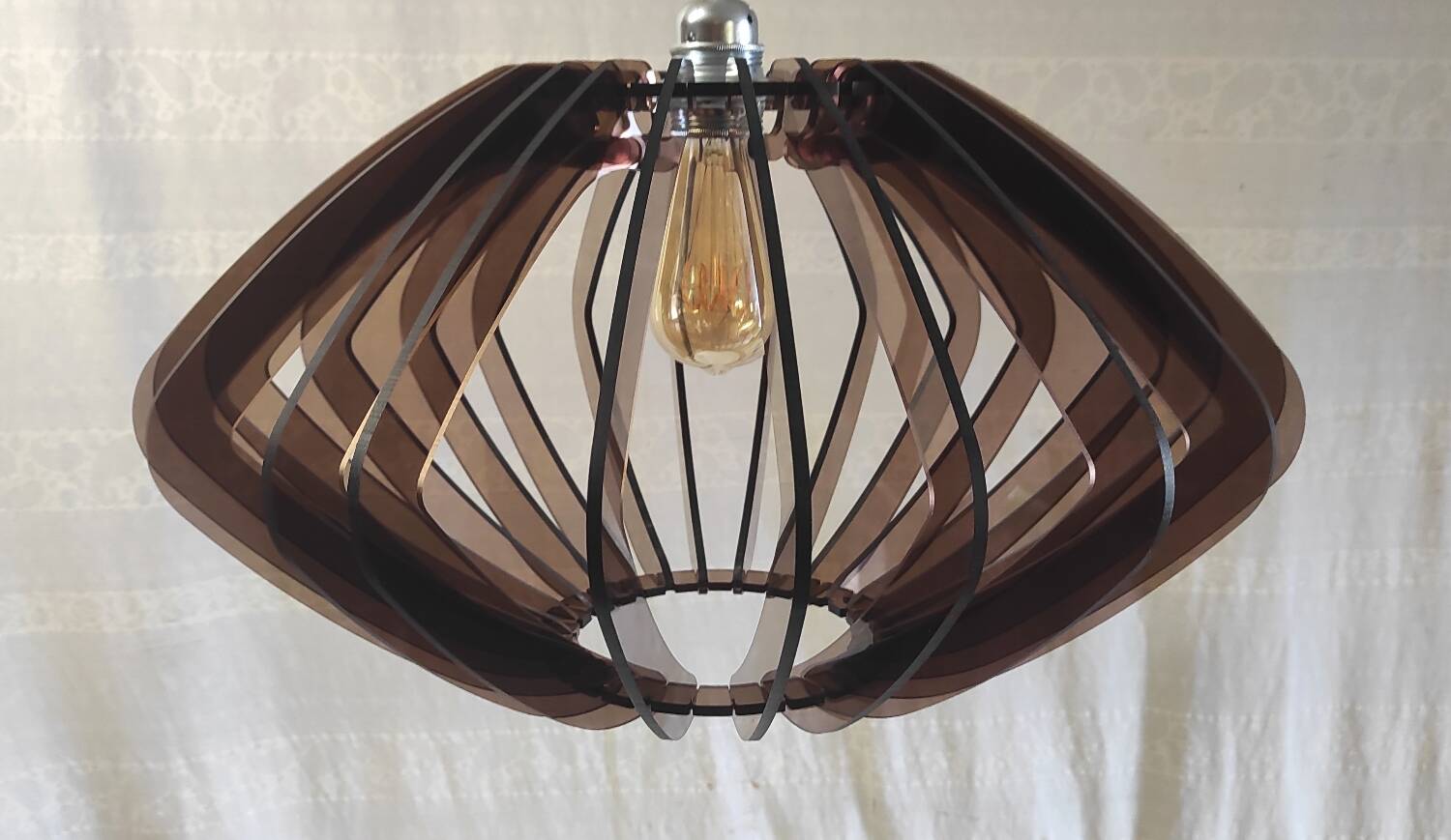Suspension design en plexiglass fumé style scandinave