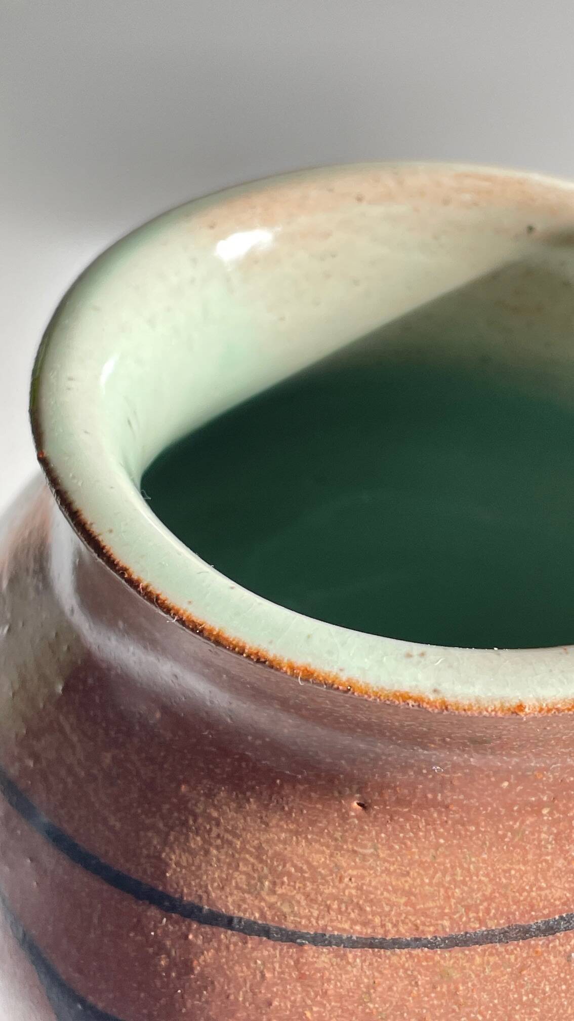 Vase artisanal signed stoneware vintage