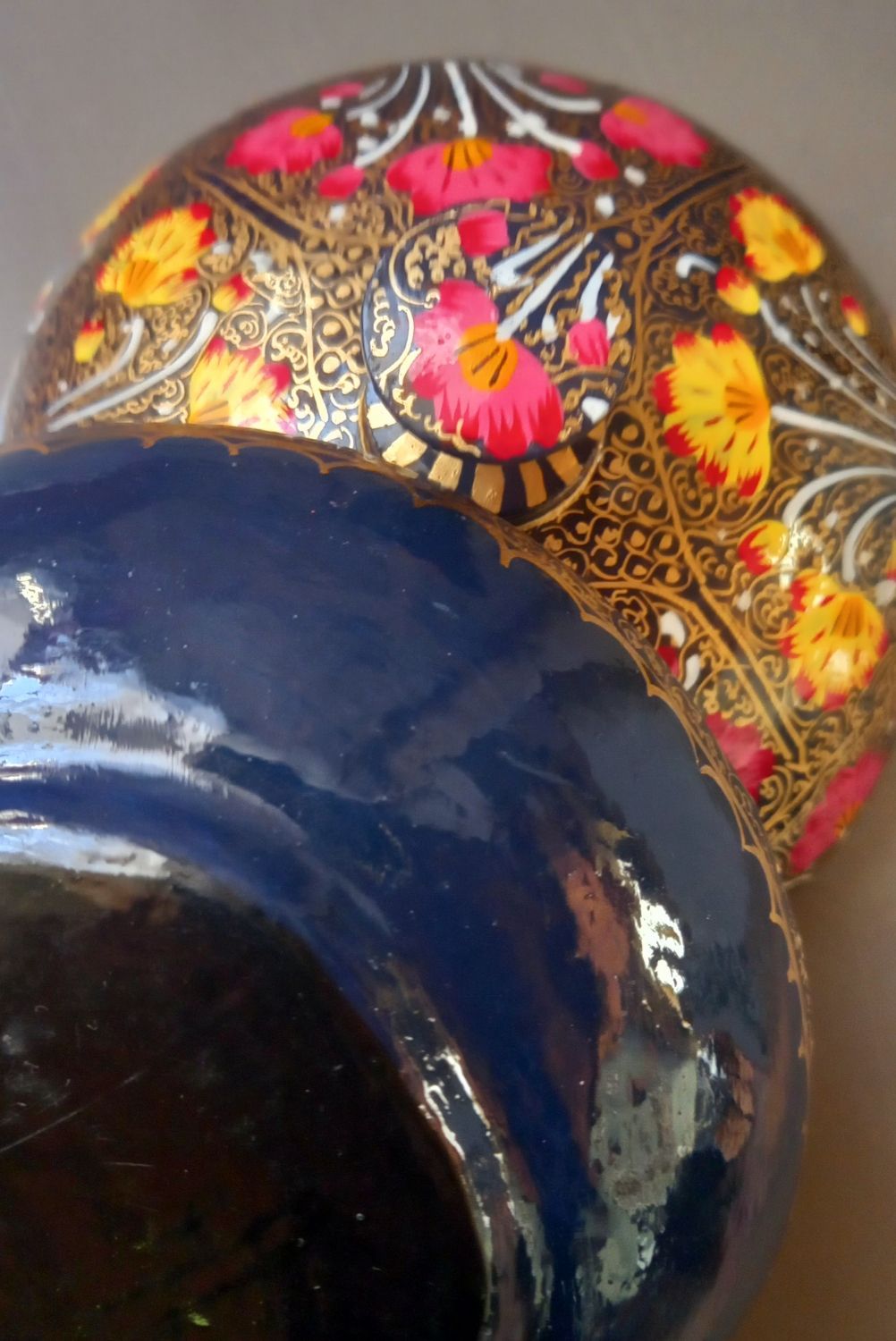 Boîte en papier mâché